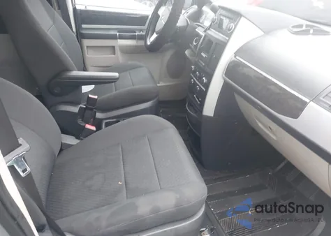 2010 Dodge Grand Caravan Sxt z USA, uszkodzony, nr VIN 2D4RN5D10AR484335